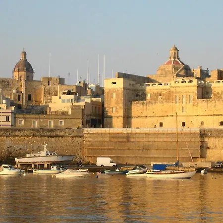 デル ポルト Kalkara